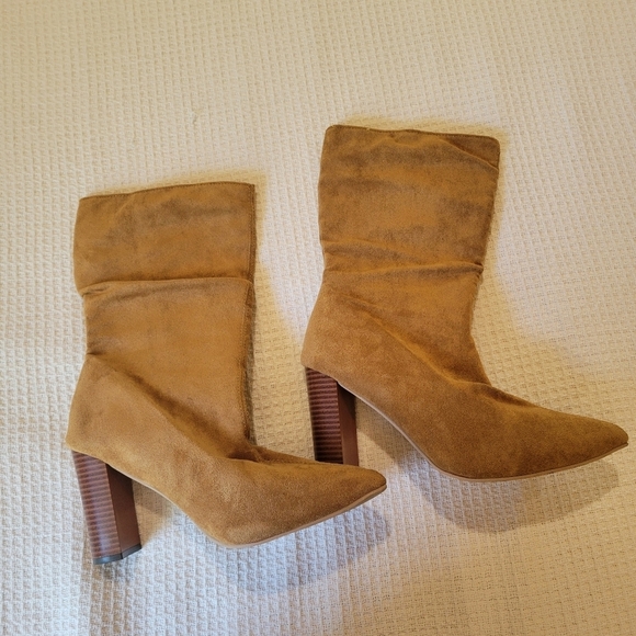 00 Shoes - Elegant Tan Suede Heeled Boots